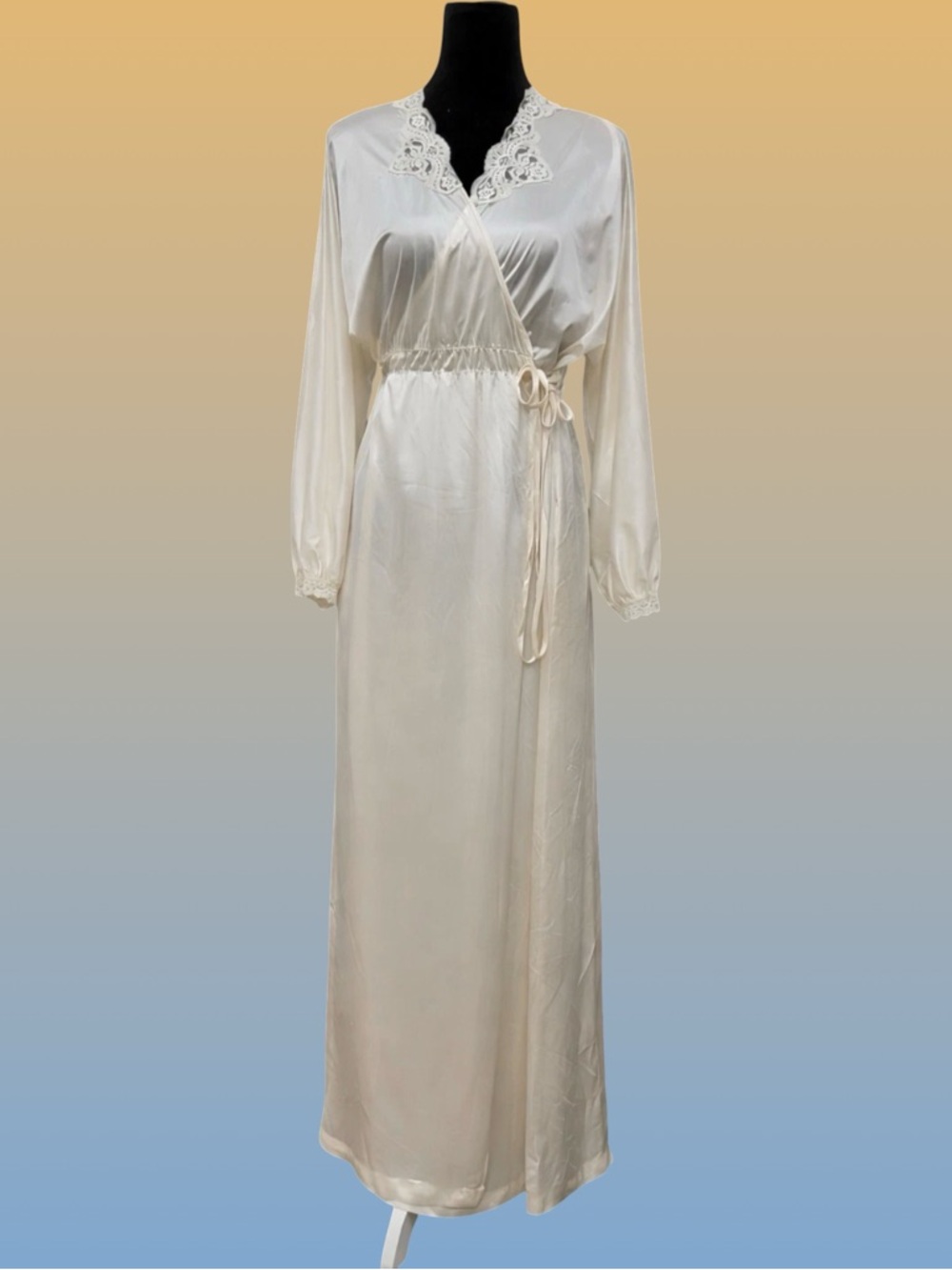 Vintage 70s Miss Elaine Ivory Peignoir Set Nightgown Robe ILGWU - Picture 5 of 8